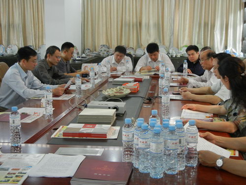 中國陶瓷產(chǎn)業(yè)基地建設(shè)經(jīng)驗(yàn)交流會(huì)嘉賓到仲禮集團(tuán)展廳參觀調(diào)研指導(dǎo)