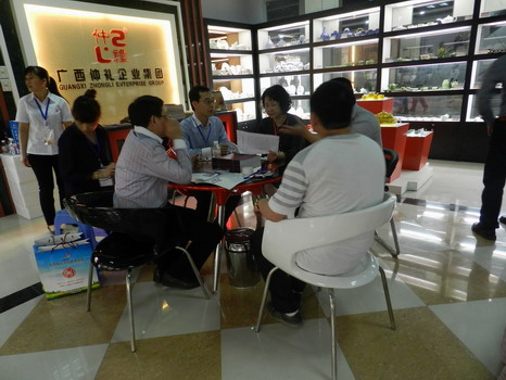 仲禮公司參加北流第四屆陶博會(huì)現(xiàn)場(chǎng)圖片。