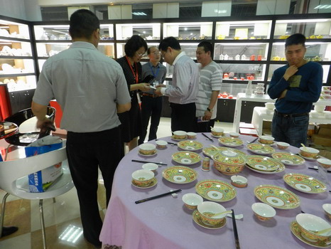 仲禮公司參加北流第四屆陶博會(huì)現(xiàn)場(chǎng)圖片。