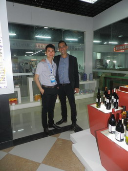 仲禮公司參加北流第四屆陶博會(huì)現(xiàn)場(chǎng)圖片。