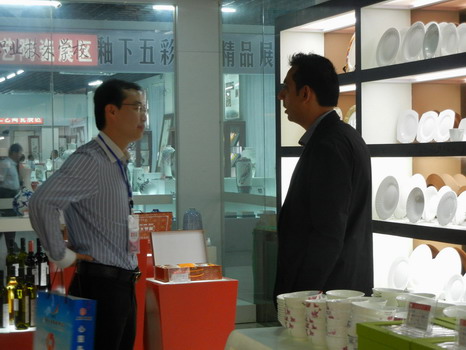 仲禮公司參加北流第四屆陶博會(huì)現(xiàn)場(chǎng)圖片。