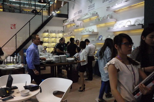 仲禮公司參加第115屆廣交會(huì)現(xiàn)場圖片。