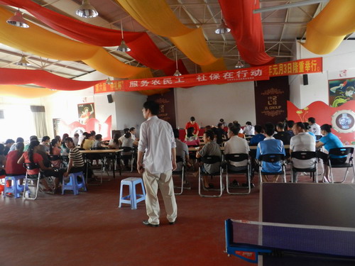 2014年6月26日北流市社保局劉洪冰副局長一行到我公司召開社保政策宣講會。