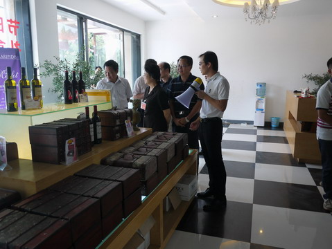 2014年10月10日廣西自治區(qū)政協(xié)磨長(zhǎng)英副主席率自治區(qū)政協(xié)委員視察