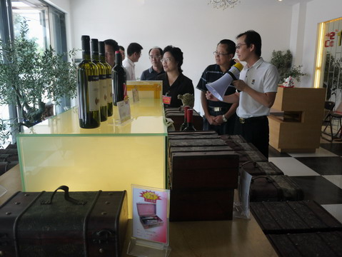 2014年10月10日廣西自治區(qū)政協(xié)磨長(zhǎng)英副主席率自治區(qū)政協(xié)委員視察