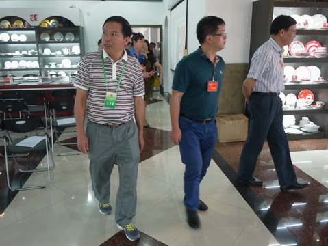 2014年10月10日廣西自治區(qū)政協(xié)磨長(zhǎng)英副主席率自治區(qū)政協(xié)委員視察