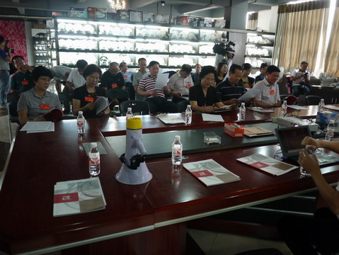 2014年10月10日廣西自治區(qū)政協(xié)磨長(zhǎng)英副主席率自治區(qū)政協(xié)委員視察