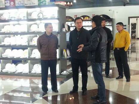 2015年元月8日共青團(tuán)玉林市委書記陳天宇、共青團(tuán)防城港市委書記李泰霖一行到我公司進(jìn)行調(diào)研