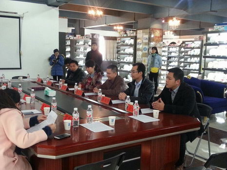 2015年元月8日共青團(tuán)玉林市委書記陳天宇、共青團(tuán)防城港市委書記李泰霖一行到我公司進(jìn)行調(diào)研