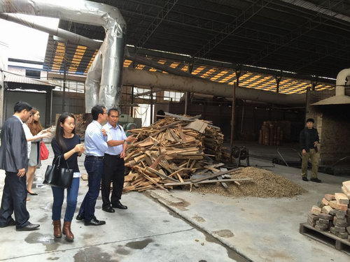 2015年3月17日馬來西亞投資發(fā)展局魯立山投資領(lǐng)事一行到我公司考察，公司總經(jīng)理陳向陽及總監(jiān)易妍籽等高層領(lǐng)導(dǎo)介紹了公司的生產(chǎn)經(jīng)營情況，并就與馬方合作的項目進行了詳談。