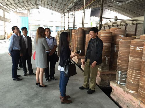 2015年3月17日馬來西亞投資發(fā)展局魯立山投資領(lǐng)事一行到我公司考察，公司總經(jīng)理陳向陽及總監(jiān)易妍籽等高層領(lǐng)導(dǎo)介紹了公司的生產(chǎn)經(jīng)營情況，并就與馬方合作的項目進行了詳談。