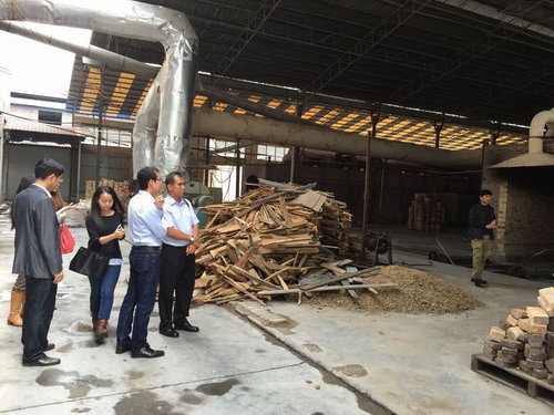 2015年3月17日馬來西亞投資發(fā)展局魯立山投資領(lǐng)事一行到我公司考察，公司總經(jīng)理陳向陽及總監(jiān)易妍籽等高層領(lǐng)導(dǎo)介紹了公司的生產(chǎn)經(jīng)營情況，并就與馬方合作的項目進行了詳談。