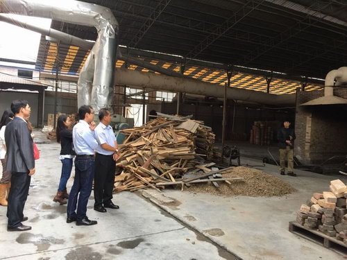 2015年3月17日馬來西亞投資發(fā)展局魯立山投資領(lǐng)事一行到我公司考察，公司總經(jīng)理陳向陽及總監(jiān)易妍籽等高層領(lǐng)導(dǎo)介紹了公司的生產(chǎn)經(jīng)營情況，并就與馬方合作的項目進行了詳談。