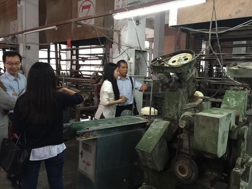 2015年3月17日馬來西亞投資發(fā)展局魯立山投資領(lǐng)事一行到我公司考察，公司總經(jīng)理陳向陽及總監(jiān)易妍籽等高層領(lǐng)導(dǎo)介紹了公司的生產(chǎn)經(jīng)營情況，并就與馬方合作的項目進行了詳談。