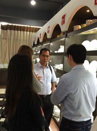 2015年3月17日馬來西亞投資發(fā)展局魯立山投資領(lǐng)事一行到我公司考察，公司總經(jīng)理陳向陽及總監(jiān)易妍籽等高層領(lǐng)導(dǎo)介紹了公司的生產(chǎn)經(jīng)營情況，并就與馬方合作的項目進行了詳談。