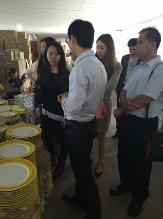 2015年3月17日馬來西亞投資發(fā)展局魯立山投資領(lǐng)事一行到我公司考察，公司總經(jīng)理陳向陽及總監(jiān)易妍籽等高層領(lǐng)導(dǎo)介紹了公司的生產(chǎn)經(jīng)營情況，并就與馬方合作的項目進行了詳談。