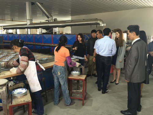 2015年3月17日馬來西亞投資發(fā)展局魯立山投資領(lǐng)事一行到我公司考察，公司總經(jīng)理陳向陽及總監(jiān)易妍籽等高層領(lǐng)導(dǎo)介紹了公司的生產(chǎn)經(jīng)營情況，并就與馬方合作的項目進行了詳談。