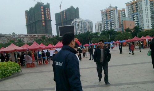 參加玉林市2015年“春風(fēng)行動”企業(yè)用工大型招聘會