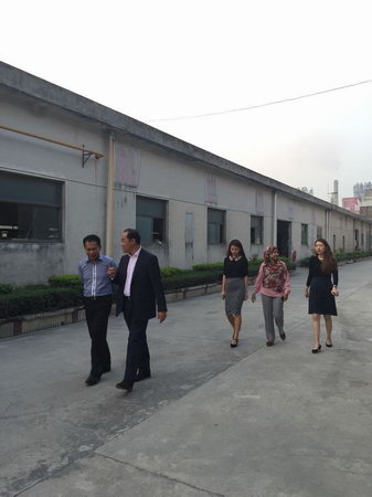 2015年4月27日，馬來(lái)西亞投資發(fā)展局Nurullydia Ahmad ，莉迪亞一行到我公司考察指導(dǎo)。