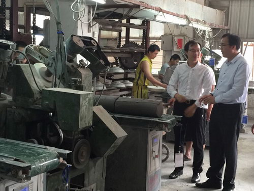 2015年4月27日，馬來(lái)西亞投資發(fā)展局Nurullydia Ahmad ，莉迪亞一行到我公司考察指導(dǎo)。