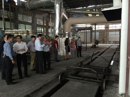 2015年4月27日，馬來(lái)西亞投資發(fā)展局Nurullydia Ahmad ，莉迪亞一行到我公司考察指導(dǎo)。