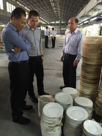 2015年4月27日，馬來(lái)西亞投資發(fā)展局Nurullydia Ahmad ，莉迪亞一行到我公司考察指導(dǎo)。