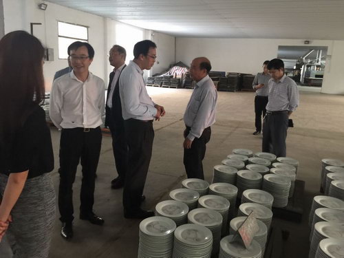 2015年4月27日，馬來(lái)西亞投資發(fā)展局Nurullydia Ahmad ，莉迪亞一行到我公司考察指導(dǎo)。