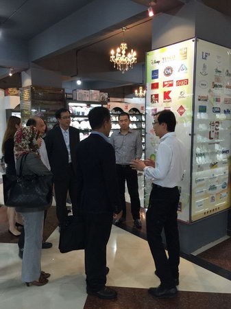 2015年4月27日，馬來(lái)西亞投資發(fā)展局Nurullydia Ahmad ，莉迪亞一行到我公司考察指導(dǎo)。