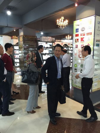 2015年4月27日，馬來(lái)西亞投資發(fā)展局Nurullydia Ahmad ，莉迪亞一行到我公司考察指導(dǎo)。