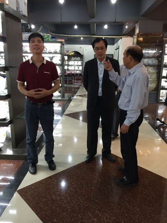 2015年4月27日，馬來(lái)西亞投資發(fā)展局Nurullydia Ahmad ，莉迪亞一行到我公司考察指導(dǎo)。