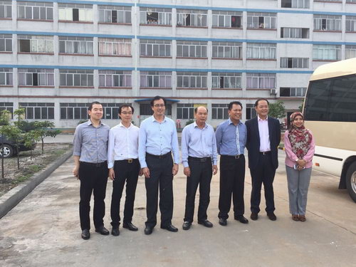 2015年4月27日，馬來(lái)西亞投資發(fā)展局Nurullydia Ahmad ，莉迪亞一行到我公司考察指導(dǎo)。