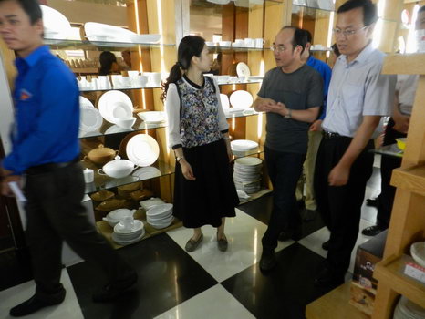 中國廣西國際青年交流學(xué)院到我公司參觀。