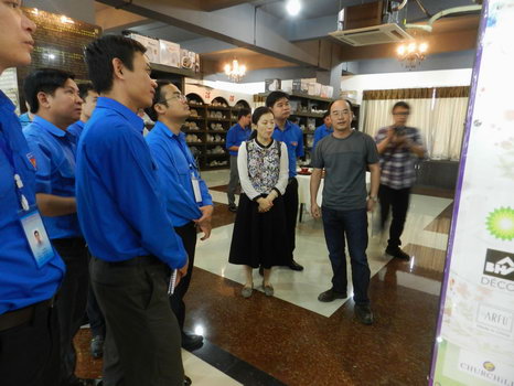 中國廣西國際青年交流學(xué)院到我公司參觀。