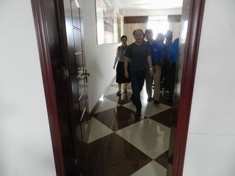 中國廣西國際青年交流學(xué)院到我公司參觀。