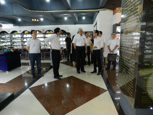 馬來西亞東海岸經(jīng)濟特區(qū)發(fā)展理事會執(zhí)行總裁艾薩一行到我公司考察。