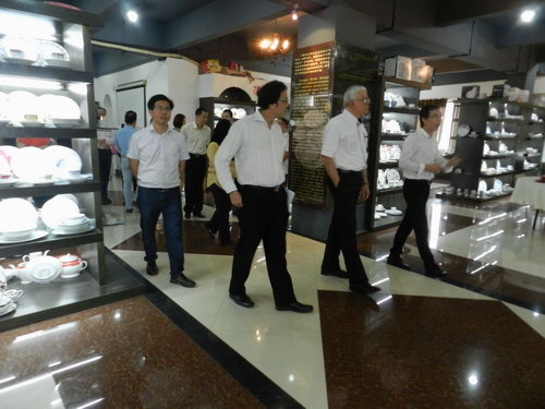 馬來西亞東海岸經(jīng)濟特區(qū)發(fā)展理事會執(zhí)行總裁艾薩一行到我公司考察。