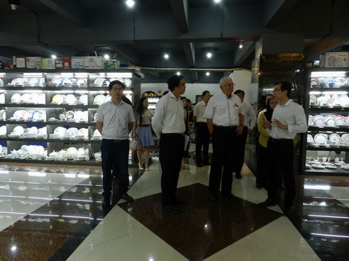 馬來西亞東海岸經(jīng)濟特區(qū)發(fā)展理事會執(zhí)行總裁艾薩一行到我公司考察。