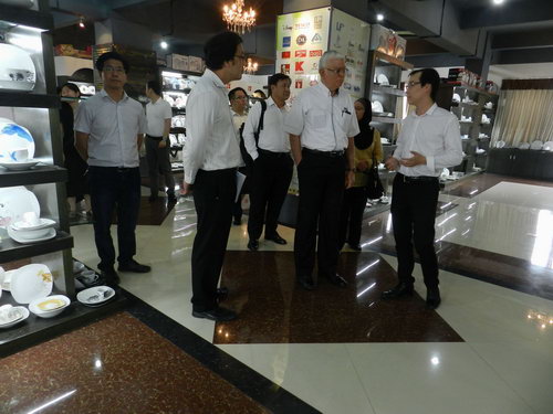 馬來西亞東海岸經(jīng)濟特區(qū)發(fā)展理事會執(zhí)行總裁艾薩一行到我公司考察。