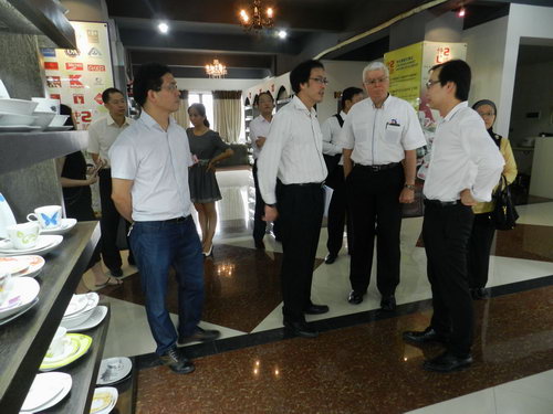 馬來西亞東海岸經(jīng)濟特區(qū)發(fā)展理事會執(zhí)行總裁艾薩一行到我公司考察。