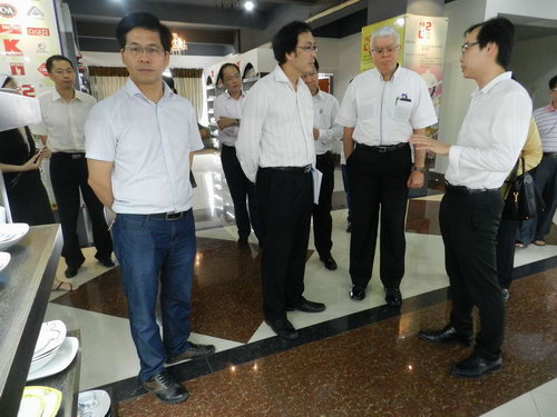 馬來西亞東海岸經(jīng)濟特區(qū)發(fā)展理事會執(zhí)行總裁艾薩一行到我公司考察。
