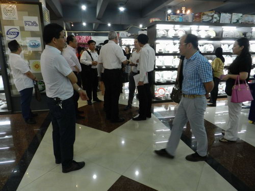 馬來西亞東海岸經(jīng)濟特區(qū)發(fā)展理事會執(zhí)行總裁艾薩一行到我公司考察。