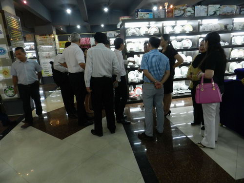 馬來西亞東海岸經(jīng)濟特區(qū)發(fā)展理事會執(zhí)行總裁艾薩一行到我公司考察。