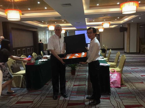 馬來西亞東海岸經(jīng)濟特區(qū)發(fā)展理事會執(zhí)行總裁艾薩一行到我公司考察。