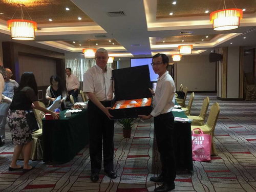 馬來西亞東海岸經濟特區(qū)發(fā)展理事會執(zhí)行總裁艾薩一行到我公司考察