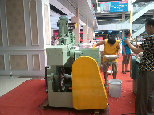 2015年9月23日，我公司派選手參加“2015年中國(guó)技能大賽——首屆陶瓷成型職業(yè)技能技賽”。