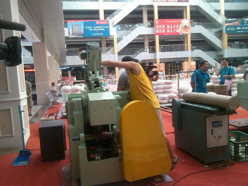 2015年9月23日，我公司派選手參加“2015年中國(guó)技能大賽——首屆陶瓷成型職業(yè)技能技賽”。