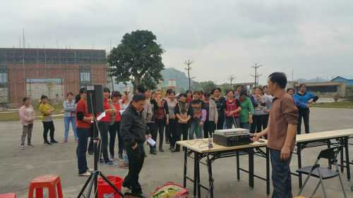 公司于2016年3月8日下午15：00至17點(diǎn)，舉辦了以“快樂工作、幸福生活”為主題的三八節(jié)活動。