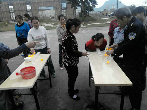 公司于2016年3月8日下午15：00至17點(diǎn)，舉辦了以“快樂工作、幸福生活”為主題的三八節(jié)活動。