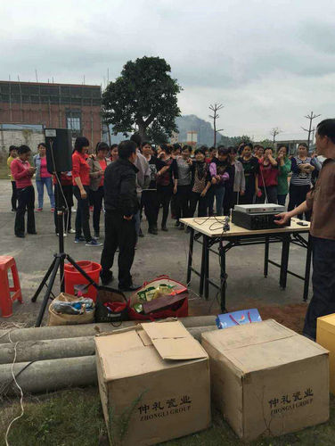 公司于2016年3月8日下午15：00至17點(diǎn)，舉辦了以“快樂工作、幸福生活”為主題的三八節(jié)活動。