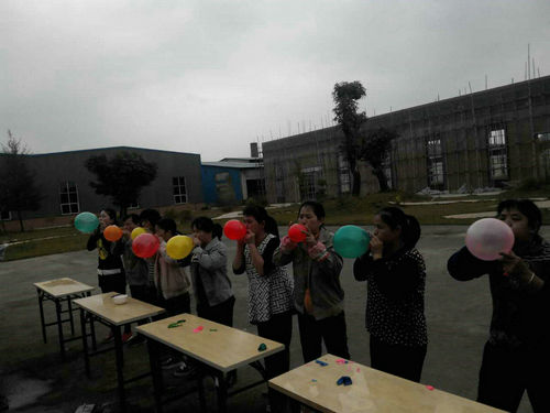 公司于2016年3月8日下午15：00至17點(diǎn)，舉辦了以“快樂工作、幸福生活”為主題的三八節(jié)活動。